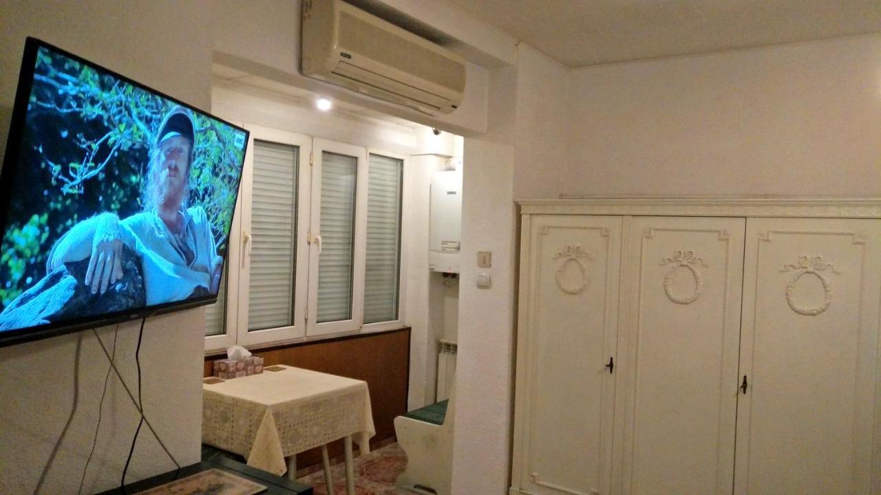 One Bedroom Apartment French Embassy Bukares Bagian luar foto