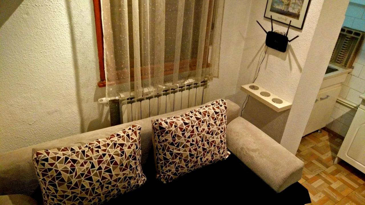 One Bedroom Apartment French Embassy Bukares Bagian luar foto