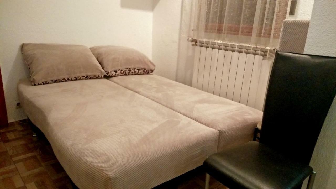 One Bedroom Apartment French Embassy Bukares Bagian luar foto
