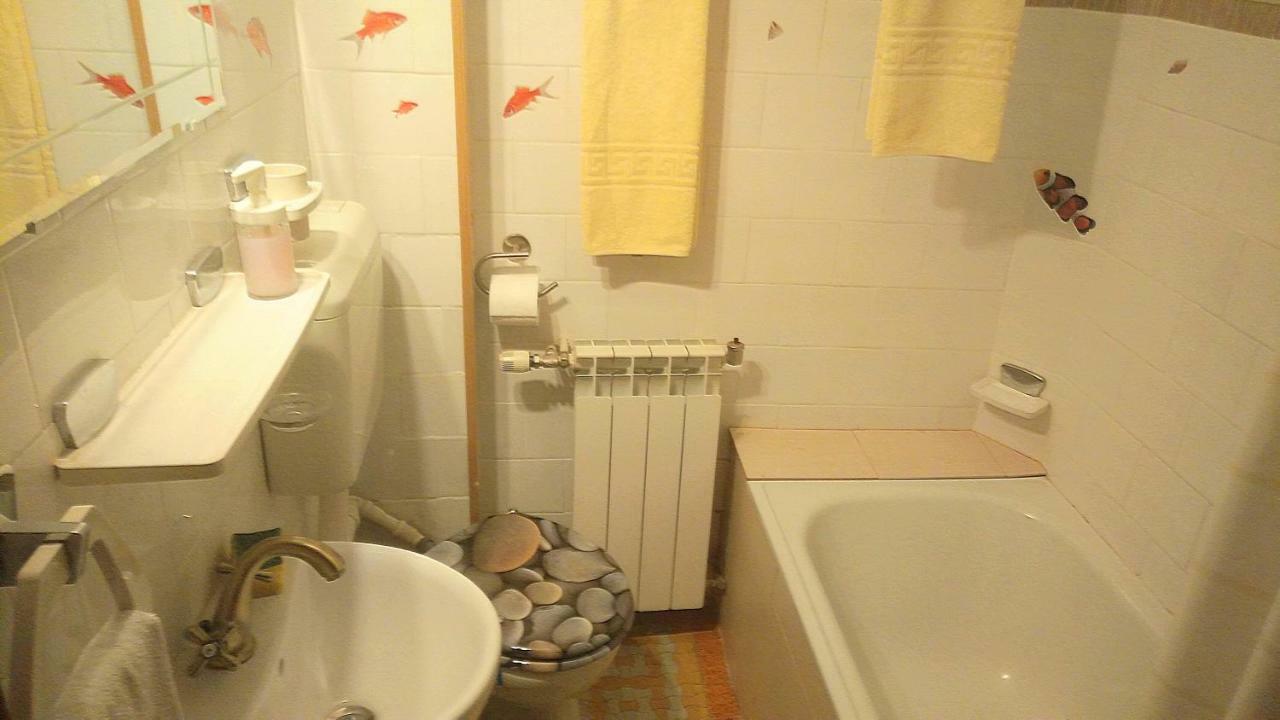 One Bedroom Apartment French Embassy Bukares Bagian luar foto